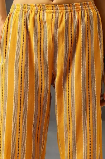 structured women printed regular cotton kurta with palazzos
