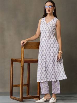 structured workwear women ethnic motifs printed regular cotton kurta with trousers 3