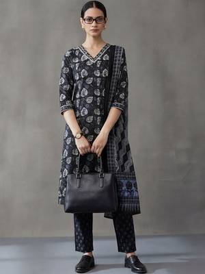everyday workwear women ethnic motifs printed regular thread work cotton kurta with trousers & with dupatta 1