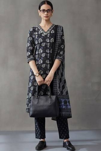 everyday workwear women ethnic motifs printed regular thread work cotton kurta with trousers & with dupatta