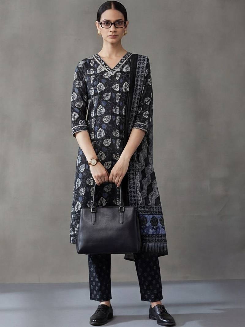 everyday workwear women ethnic motifs printed regular thread work cotton kurta with trousers & with dupatta