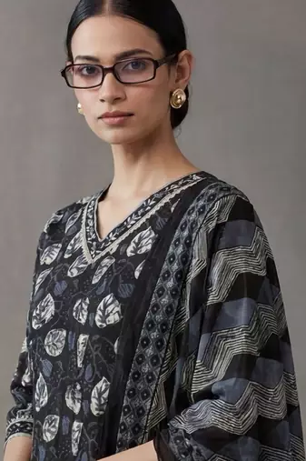 everyday workwear women ethnic motifs printed regular thread work cotton kurta with trousers & with dupatta