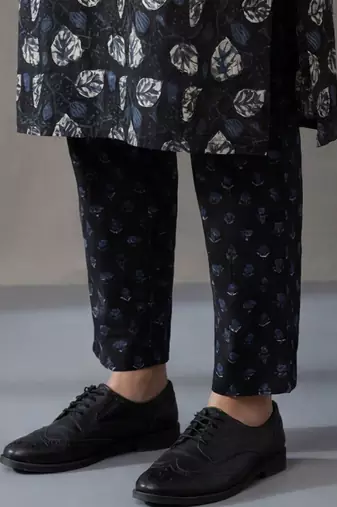 everyday workwear women ethnic motifs printed regular thread work cotton kurta with trousers & with dupatta