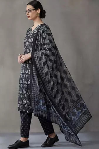 everyday workwear women ethnic motifs printed regular thread work cotton kurta with trousers & with dupatta