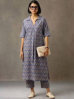 structured women floral printed regular cotton kurta with trousers 1