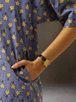 structured women floral printed regular cotton kurta with trousers 4