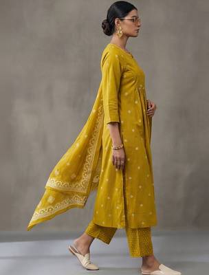 floral embroidered a-line cotton kurta & trousers sets 3