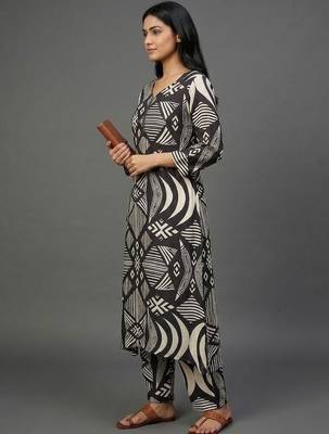 office-wear women printed regular kurta with trousers 3