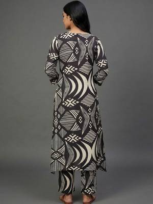 office-wear women printed regular kurta with trousers 4