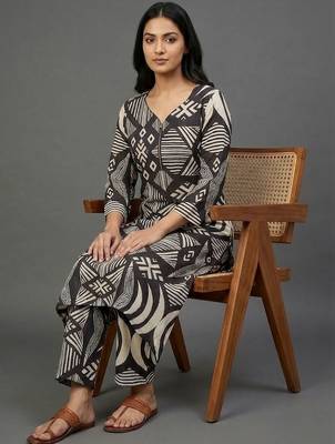 office-wear women printed regular kurta with trousers 5