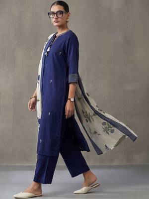 floral embroidered straight cotton kurta & trousers sets 3
