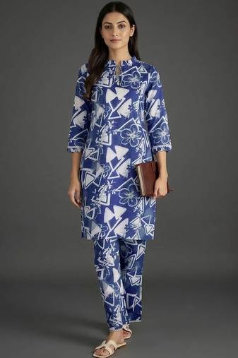 tailored women printed regular kurta with trousers