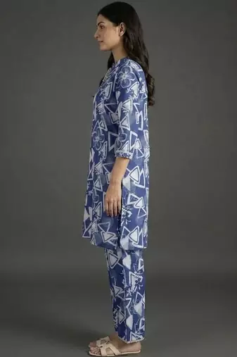 tailored women printed regular kurta with trousers