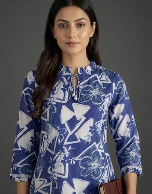 tailored women printed regular kurta with trousers 4