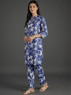 tailored women printed regular kurta with trousers 5