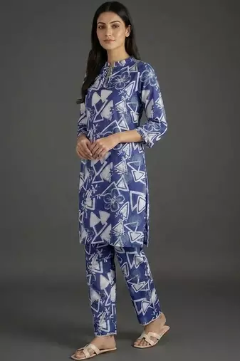 tailored women printed regular kurta with trousers