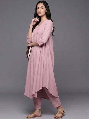 smart women empire silk crepe kurta with trousers 4