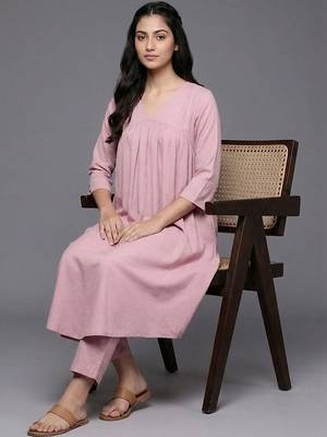 smart women empire silk crepe kurta with trousers 5