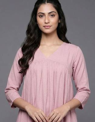 smart women empire silk crepe kurta with trousers 6