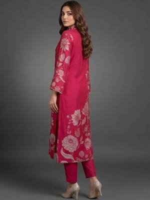 formal women floral printed regular chanderi silk kurta with trousers & with dupatta 3