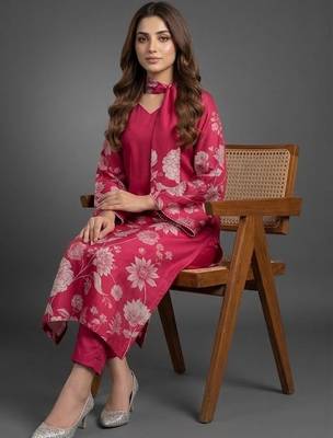 formal women floral printed regular chanderi silk kurta with trousers & with dupatta 5