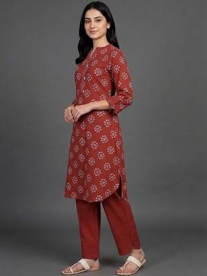 contemporary formal women ethnic motifs printed regular kurta with trousers 2