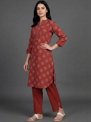 contemporary formal women ethnic motifs printed regular kurta with trousers 4
