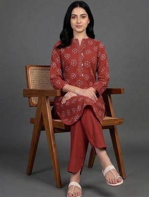 contemporary formal women ethnic motifs printed regular kurta with trousers 5