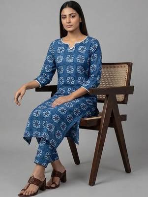 formal women ethnic motifs printed regular kurta with trousers 4