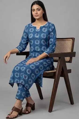 formal women ethnic motifs printed regular kurta with trousers