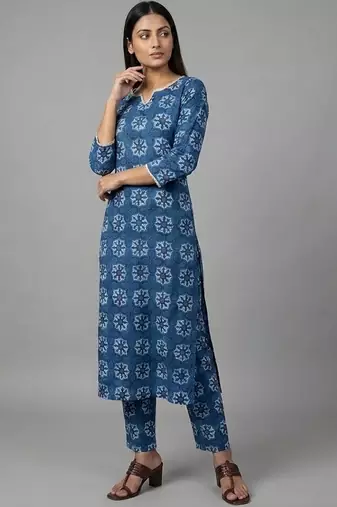 formal women ethnic motifs printed regular kurta with trousers