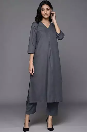 formal women regular kurta with trousers