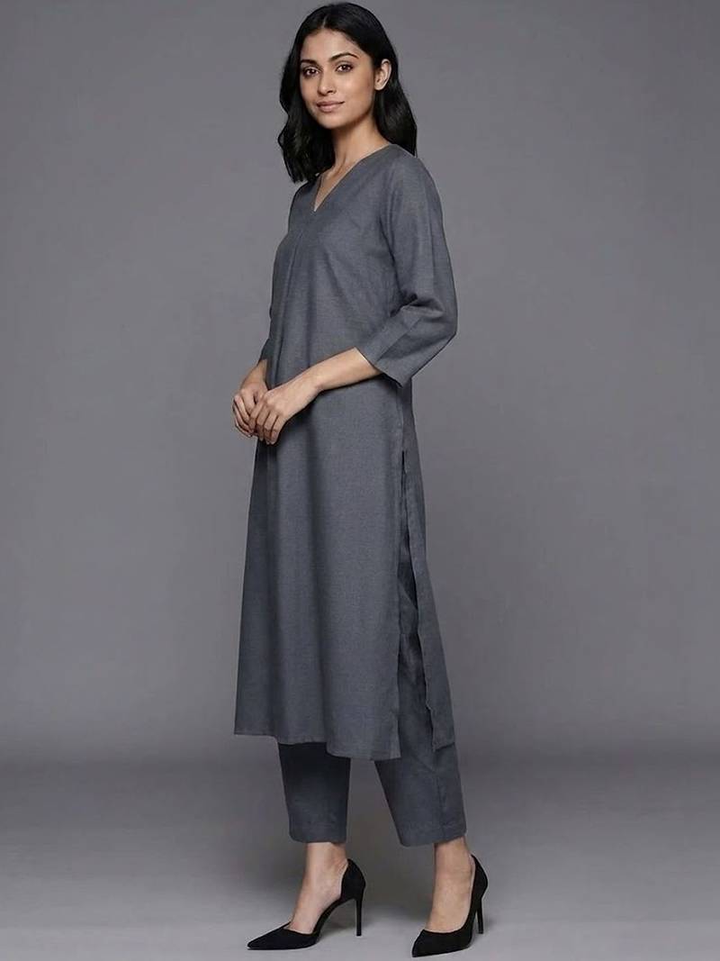 formal women regular kurta with trousers