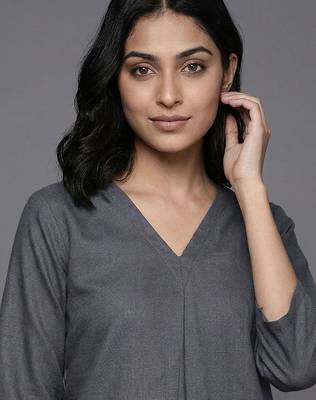 formal women regular kurta with trousers 6