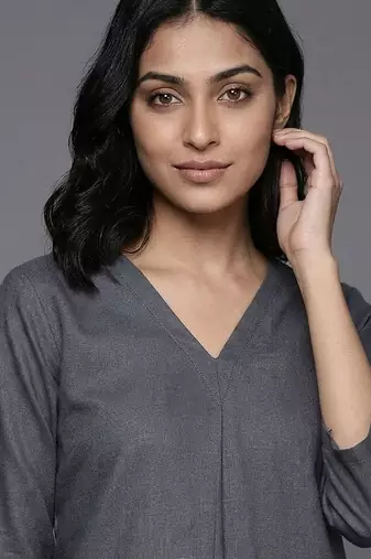 formal women regular kurta with trousers