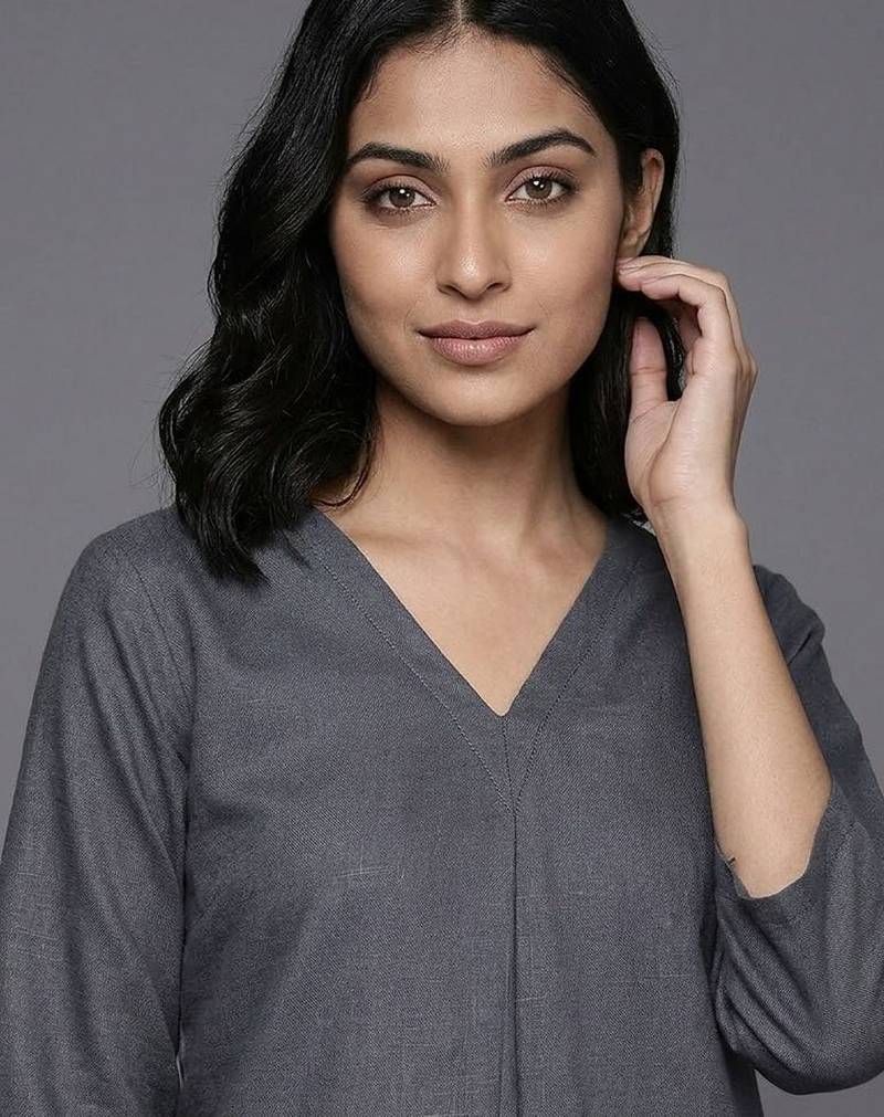 formal women regular kurta with trousers