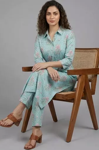 smart women floral printed regular kurta with trousers