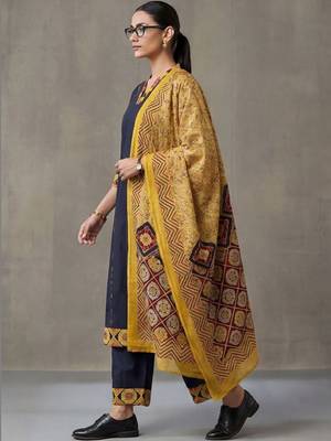 floral printed a-line cotton kurta & trousers sets 3