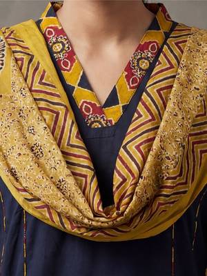 floral printed a-line cotton kurta & trousers sets 6