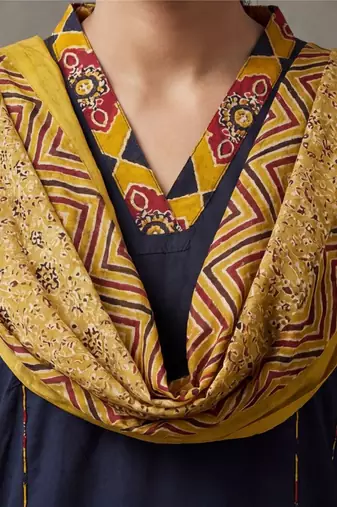 floral printed a-line cotton kurta & trousers sets
