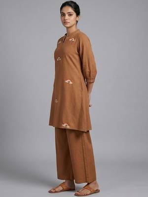 smart women ethnic motifs embroidered regular thread work kurta with palazzos 2