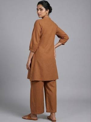 smart women ethnic motifs embroidered regular thread work kurta with palazzos 3