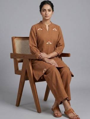 smart women ethnic motifs embroidered regular thread work kurta with palazzos 4