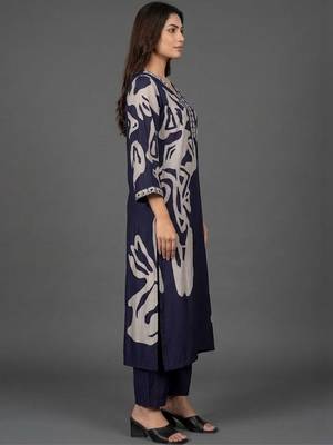 everyday classic women printed regular thread work chanderi silk kurta with trousers 2