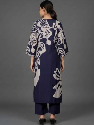 everyday classic women printed regular thread work chanderi silk kurta with trousers 3