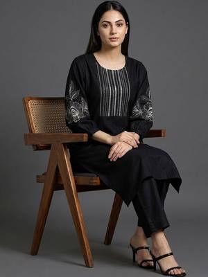 structured workwear women ethnic motifs embroidered regular thread work kurta with palazzos 4