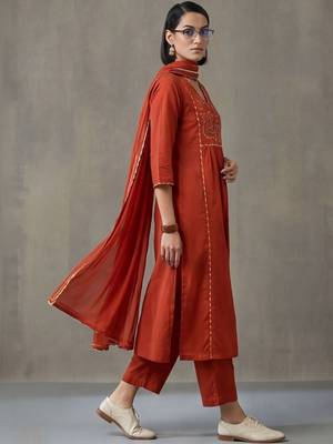 floral embroidered a-line cotton kurta & trousers sets 3