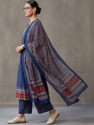 floral printed a-line cotton kurta & trousers sets 3
