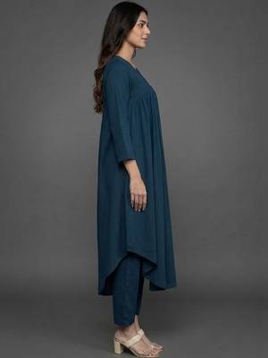 everyday classic women tiered silk crepe kurta with trousers 2