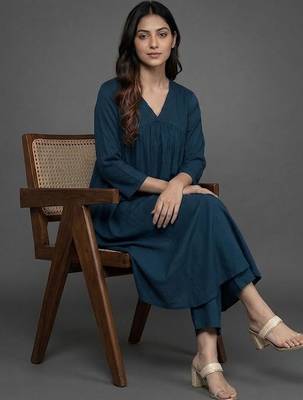 everyday classic women tiered silk crepe kurta with trousers 5